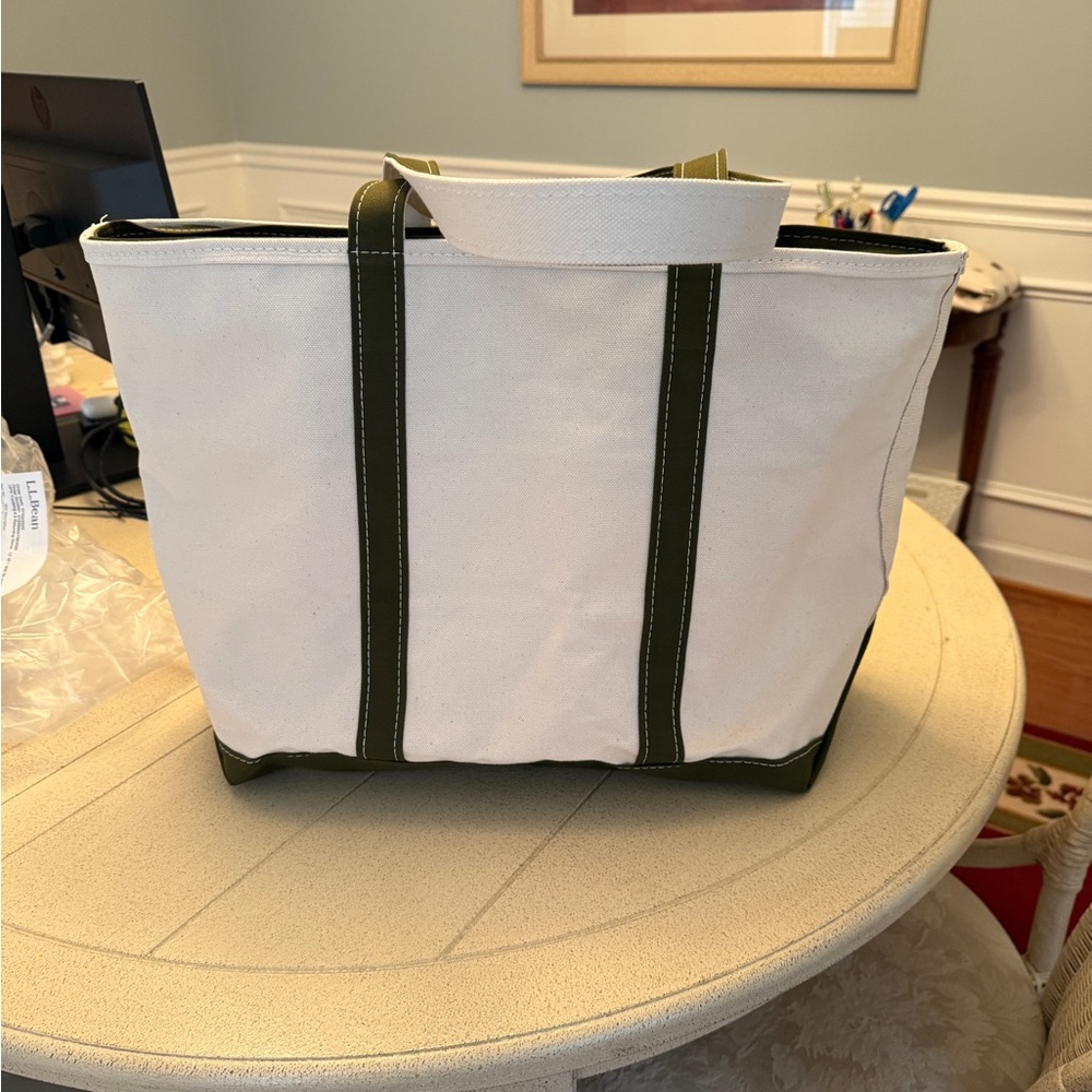 L.L. Bean Boat and Tote®, Zip-Top NWT Size Large